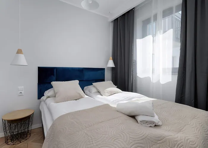 Tasteful Near Centennial Hall By Renters * Breslau