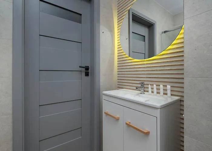 Apartment Tasteful Near Centennial Hall By Renters