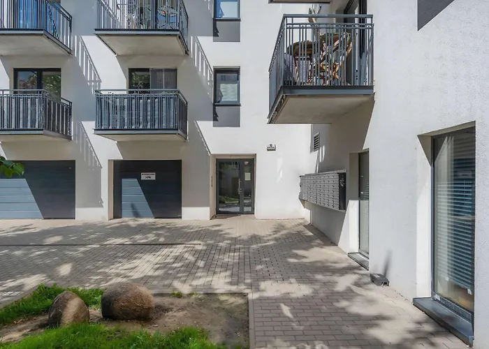 Tasteful Near Centennial Hall By Renters Breslau