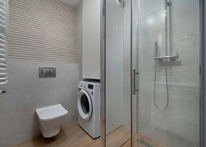 Tasteful Near Centennial Hall By Renters * Breslau